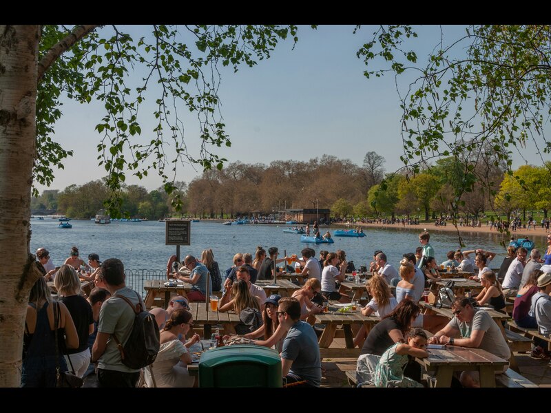London Serpentine Cafe in Sunshine